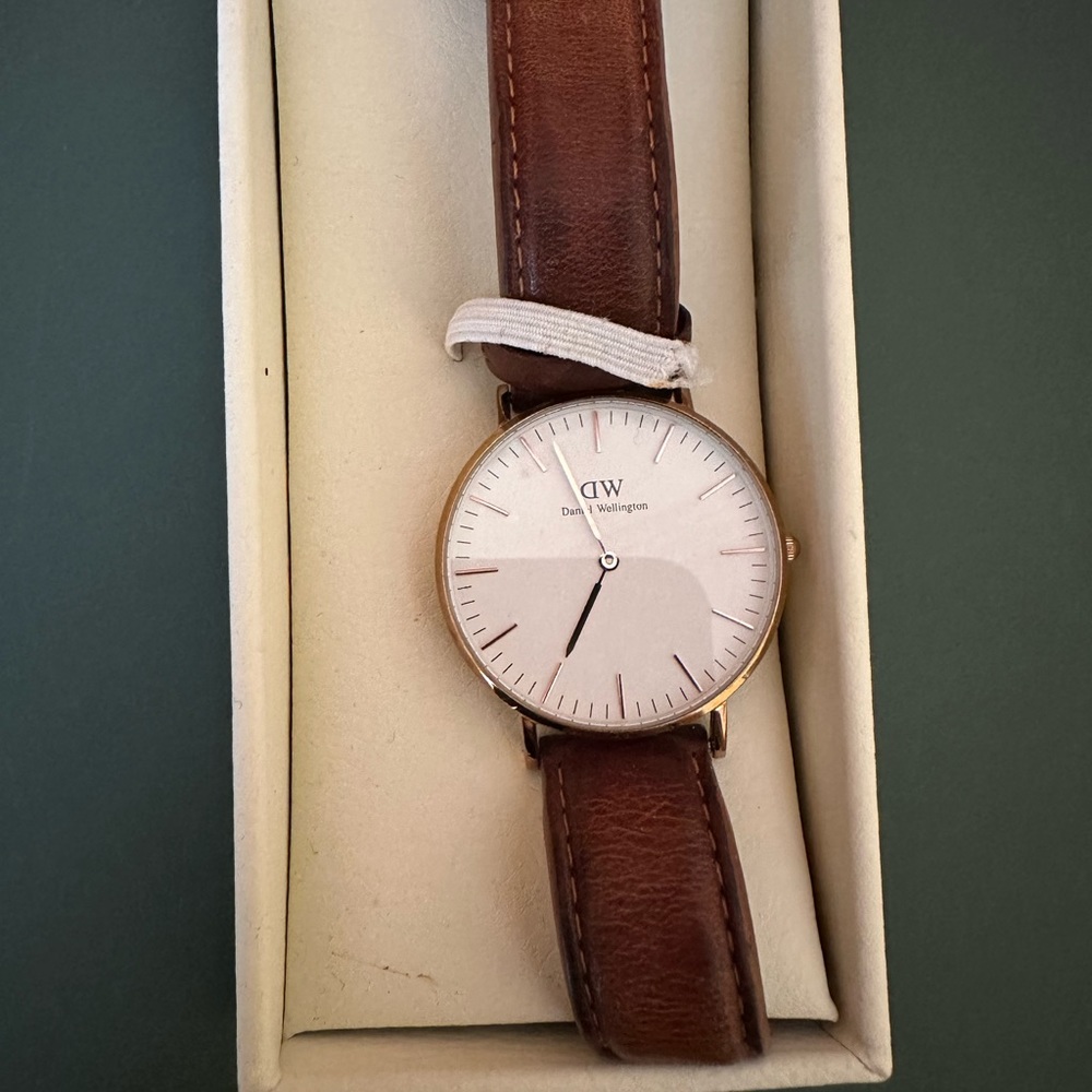 Daniel Wellington watch - Picture 3 of 4